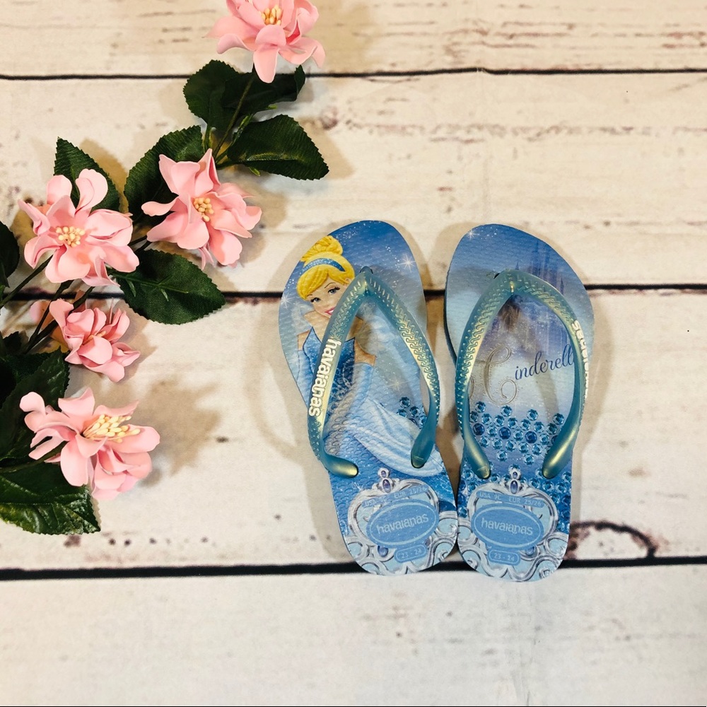 Child flip flops size 9c Cinderella print